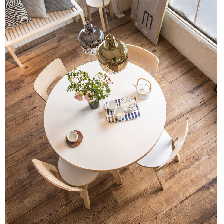 Artek Aalto Bord 90A – Runt bord av Alvar Aalto