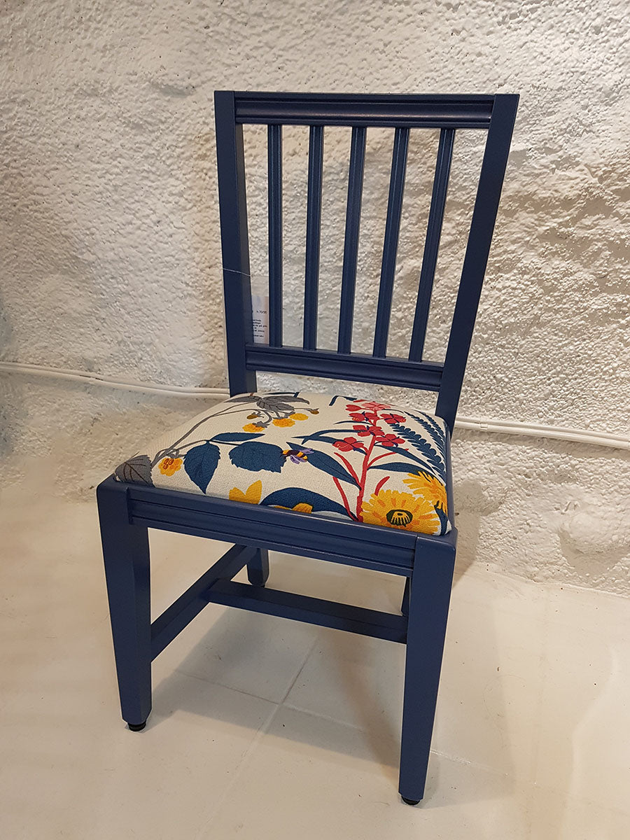 Lisskulla, liten stol med klädd sits