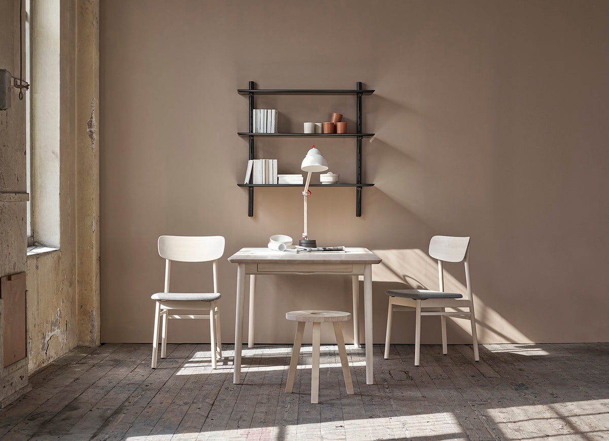 Ikon hylla, Ek