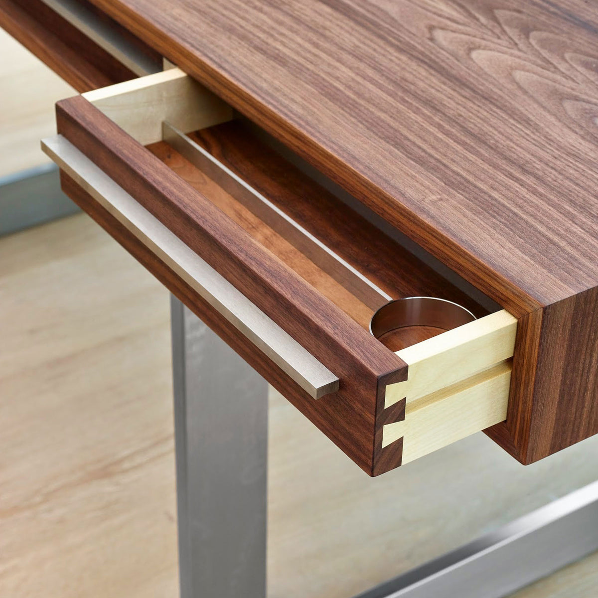 Naver AK 1340 Skrivbord – Skandinavisk Design