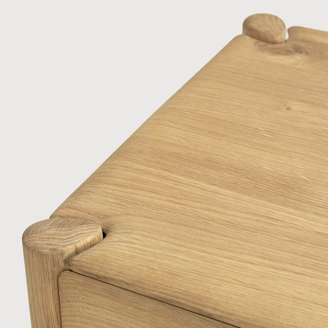 PI Sideboard 119 cm från Ethnicraft – designskänk med organiska former och naturlig träfinish.