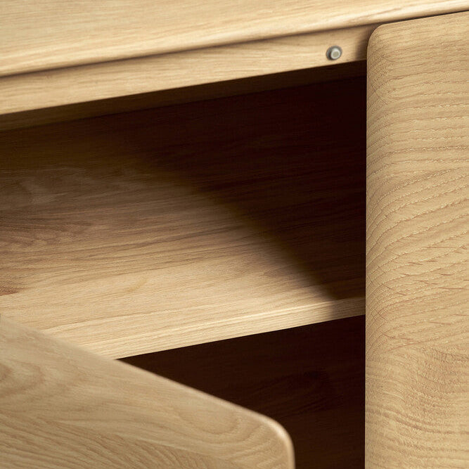 PI Sideboard 119 cm från Ethnicraft – designskänk med organiska former och naturlig träfinish.