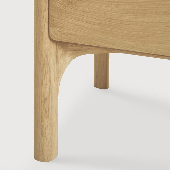 PI Sideboard 119 cm från Ethnicraft – designskänk med organiska former och naturlig träfinish.