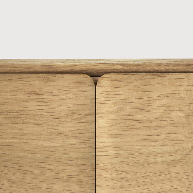 PI Sideboard 119 cm från Ethnicraft – designskänk med organiska former och naturlig träfinish.